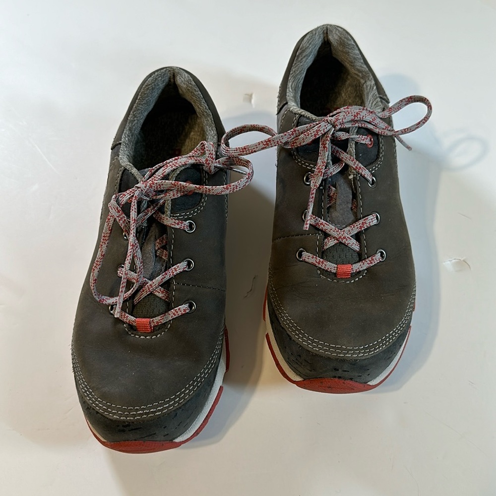 Ahnu Numentum Sugar Venture Gray and Brown Suede Leather Low Top Sneakers